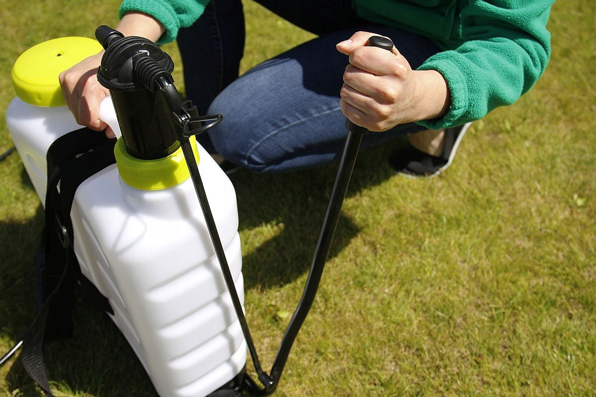 Bradas Rückenspritze 16 Liter für präzise Gartenbewässerung und Unkrautbekämpfung