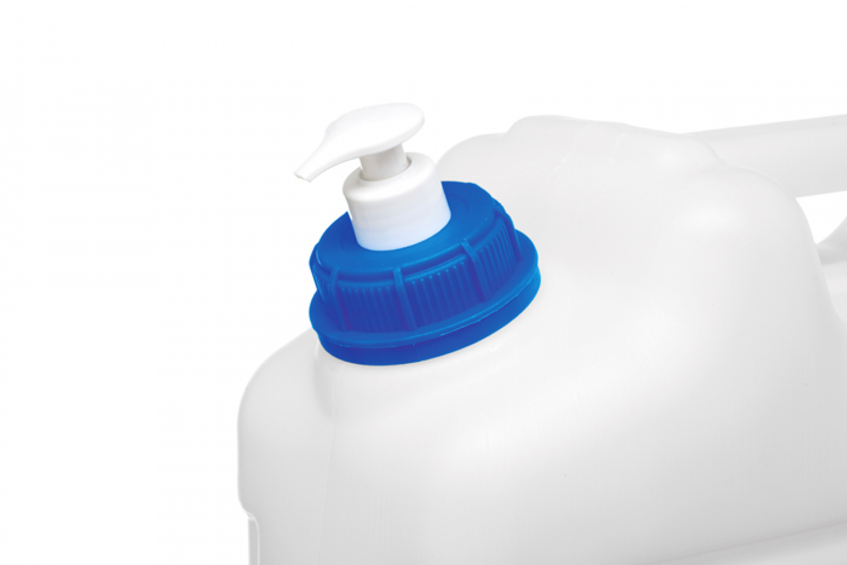 Praktischer Bradas Seifenspender für Wasserkanister bei Outdoor-Aktivitäten