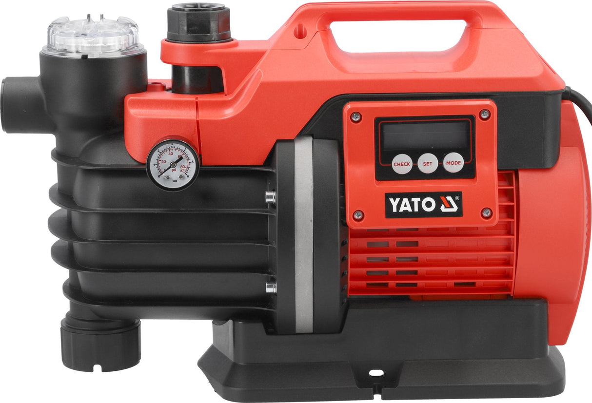 Nahaufnahme des Vorfilters und des Manometers der Yato Pumpe