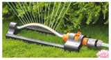 Nachhaltige Gartenbewässerung - Bradas Viereckregner mit 16 Düsen und Metallrohr für eine effiziente Gartenpflege.