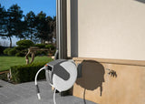 Geautomatiseerde Tuinverzorging - Bradas WHITE LINE Wandslangenbox, een efficiënte oplossing met roestvrijstalen veer en accessoires voor moeiteloos tuinieren.