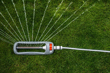 Effiziente Gartenbewässerung mit dem Bradas WHITE LINE Kompaktsprenger – Abdeckung bis zu 336 m².