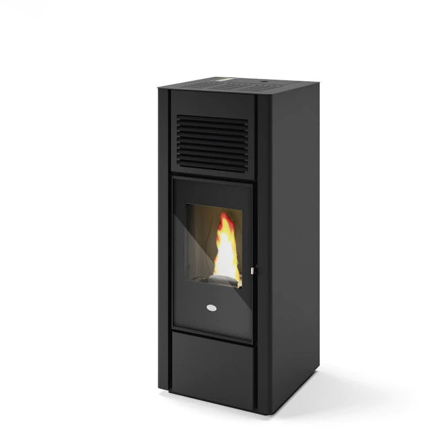 Eva Calor Giusy 14kW schwarze Pelletöfen mit drei Ausgängen und doppelter Kanalisierung – ideal zur Beheizung mehrerer Räume.